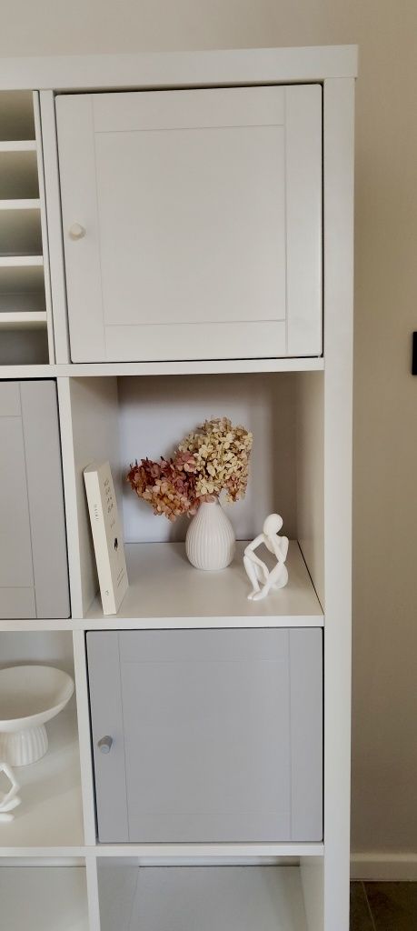 Kallax regał IKEA 2x4 z czterema wkładami