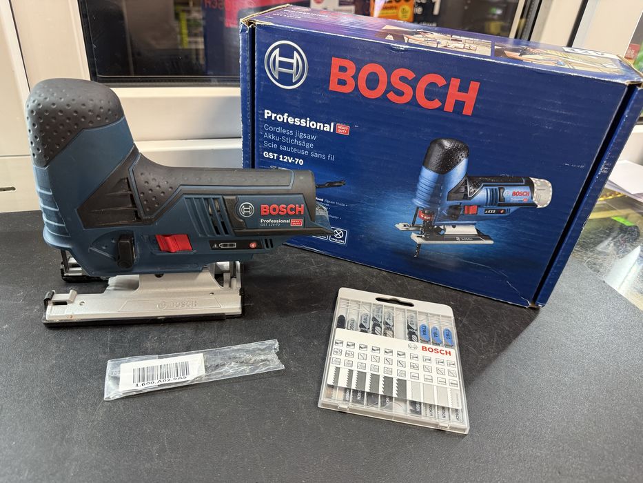 Nowa wyrzynarka Bosch Professional GST 12V-70 + noże Bosch