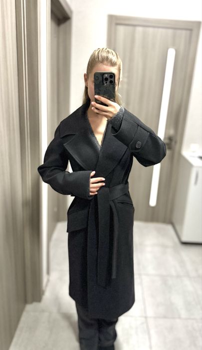 Сіре пальто із вовни