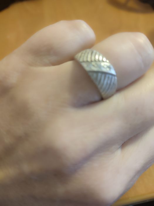 Продам срібні каблучки.