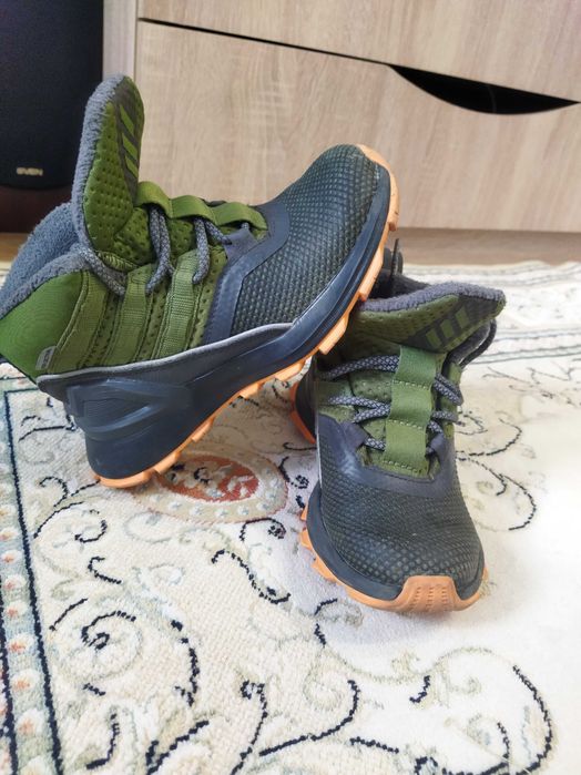 Зимние кроссовки adidas