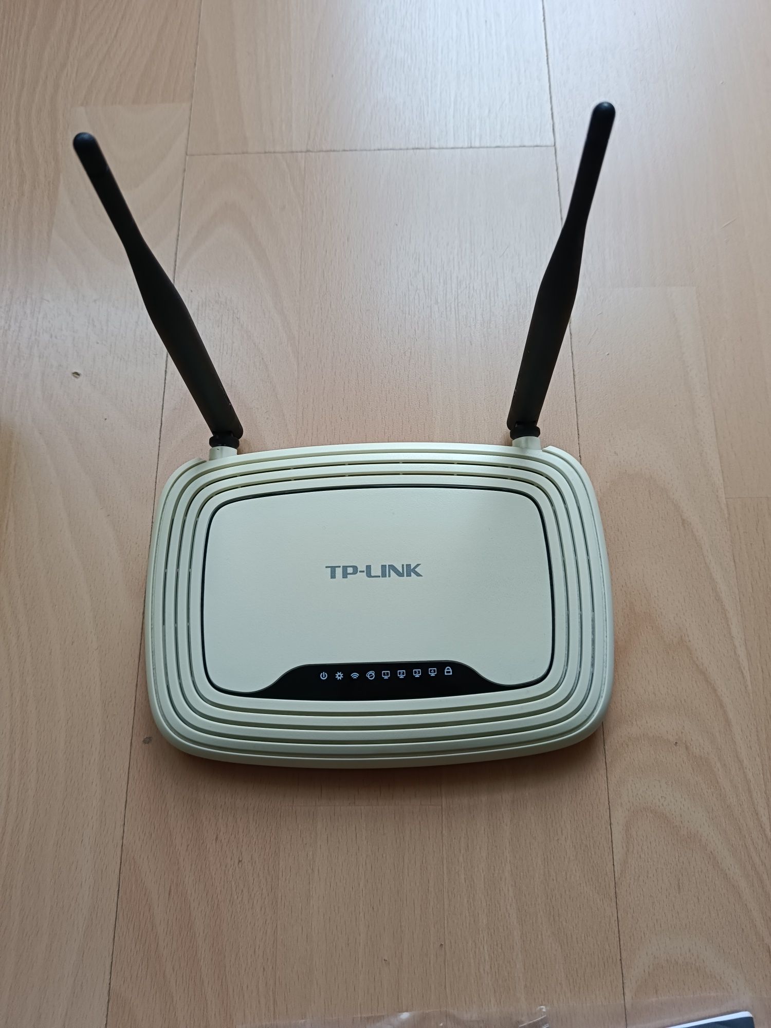 Router TP-Link model WR841N