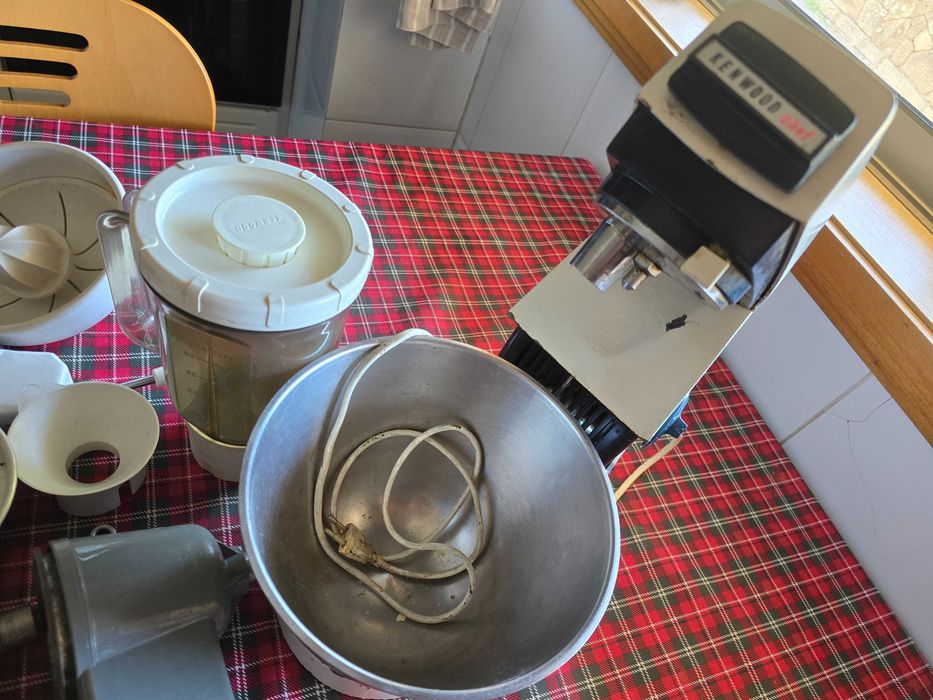 Batedeira Kenwood com todos os acessórios de origem