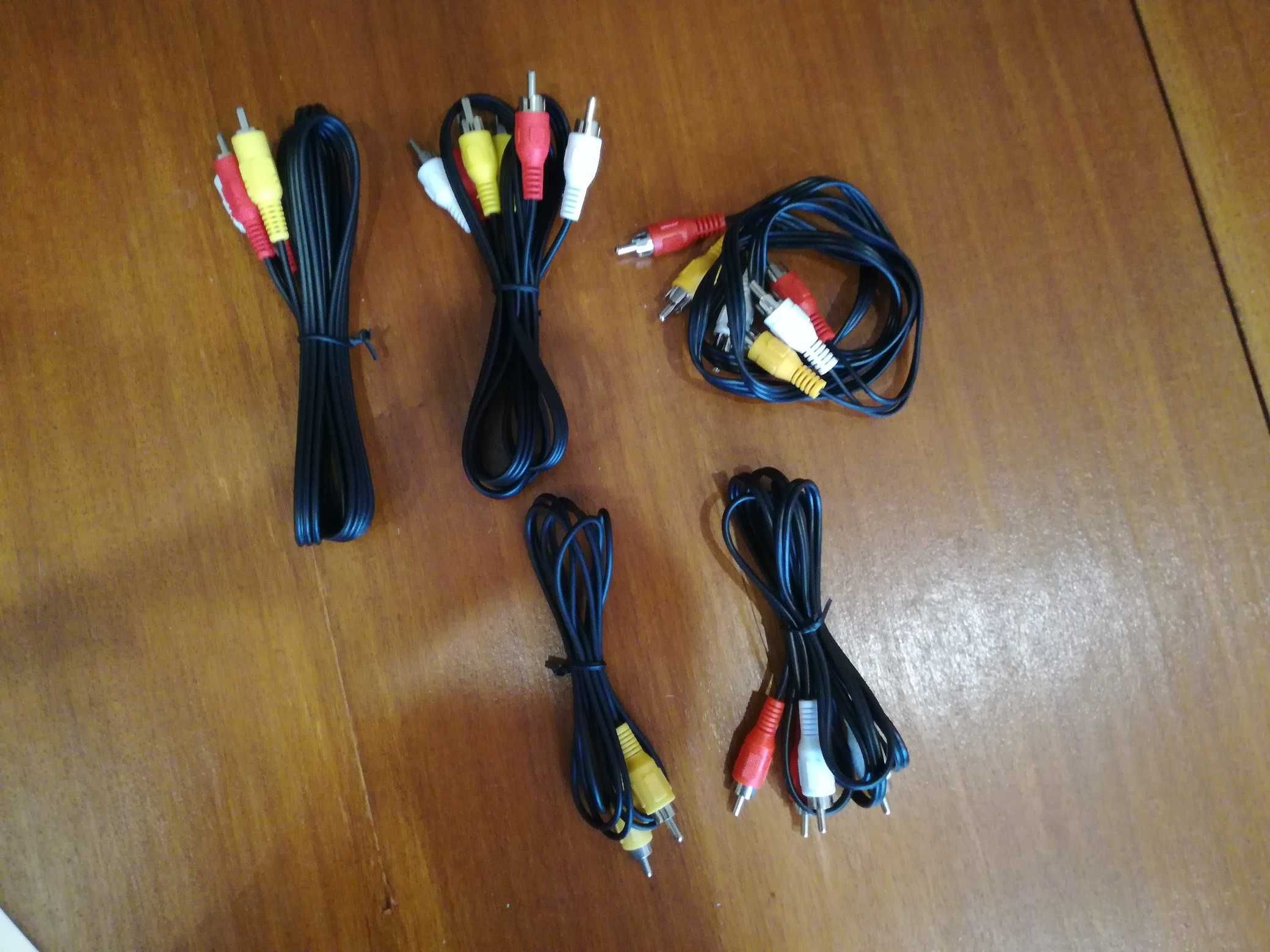 Extensões scart, rca, vga, cabos alimentação, repartidor TV, adaptador