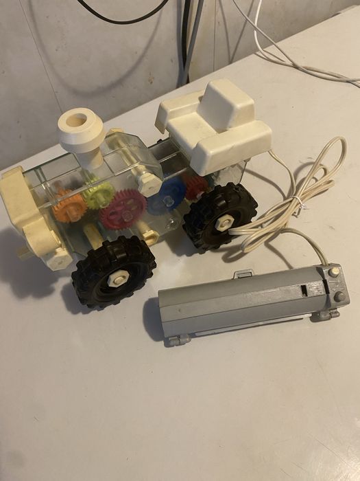 Электромеханическая игрушка - трактор .