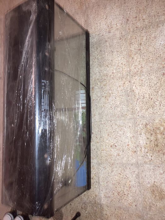 Aquário com bomba de água incluinda