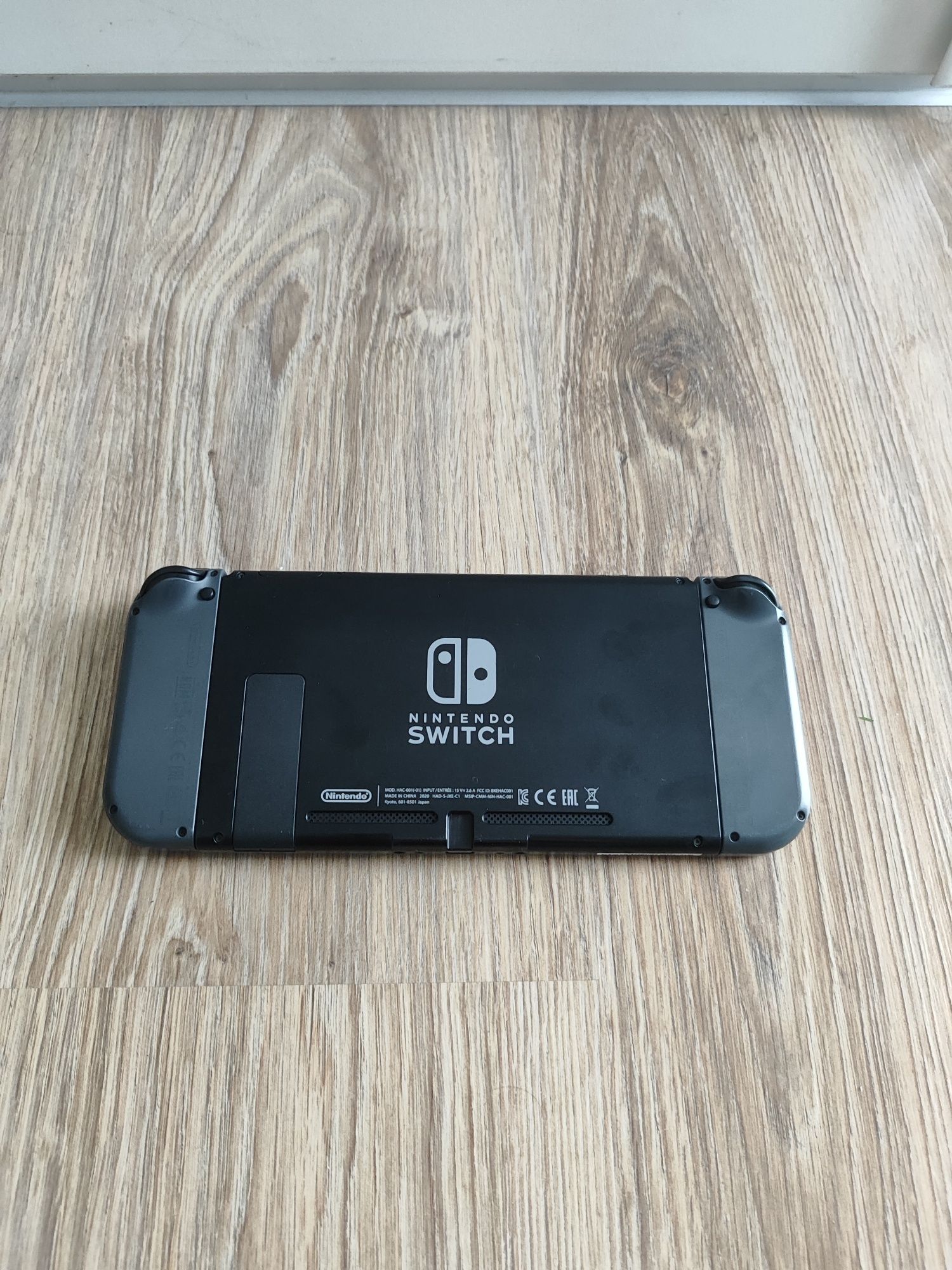 Nintendo switch kolor czarny +6 gier i dodatki