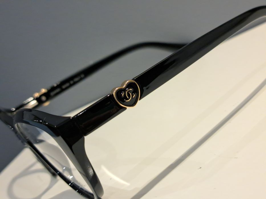 CHANEL czarne damskie okulary zerówki zlote logo serduszko kocie