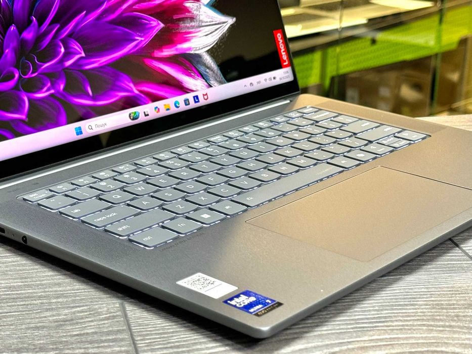 Lenovo Yoga 7 15ill9 / 15.3'' OLED / 120Hz / Ultra 7 258v / DDR5 32Gb