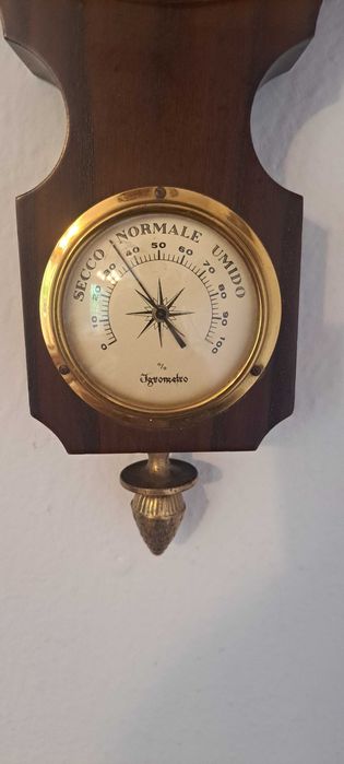 drewniano-mosiężna stacja pogodowa do powieszenia na ścianie