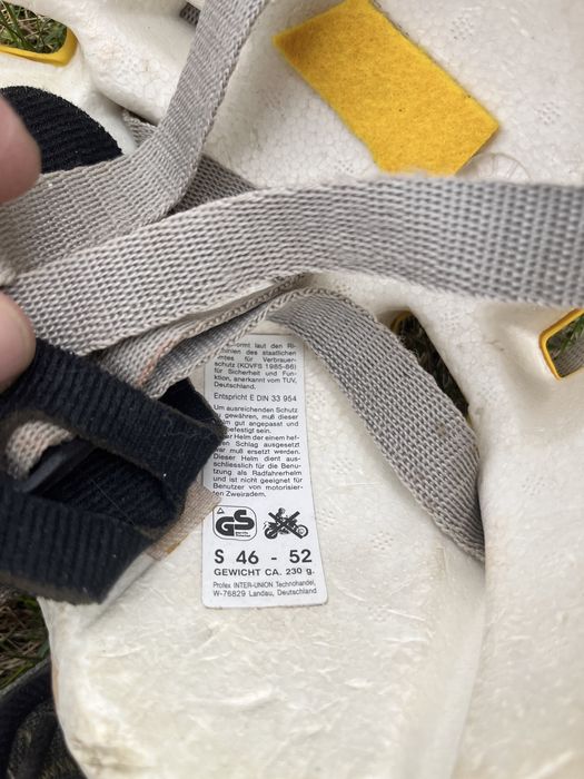 Kask na rower dla dziecka 46, żółty z dinozaurem