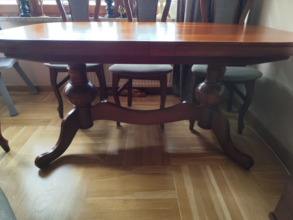 Stół dębowy z krzesłami