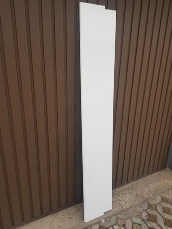 Biały parapet długosci 157 cm, grubosc 30mm