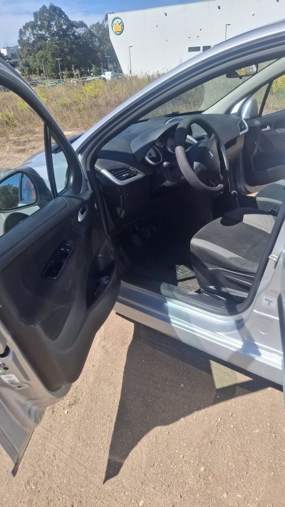 peugeot sem detalhe em lataria motor em otimo estado