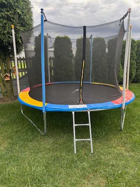 Trampolina ogrodowa dla dzieci