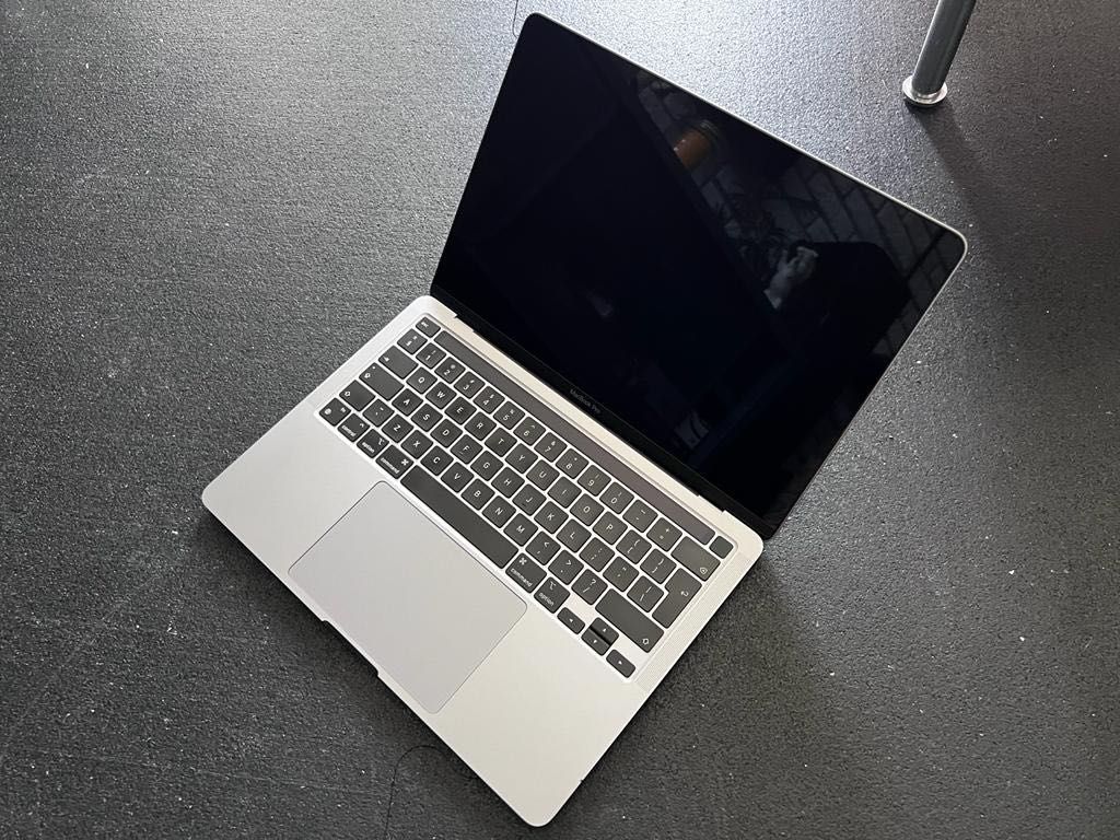 MacBook Pro 13 / M1 / 16GB RAM / 1TB SSD / 2021 : A2338 - IDEALNY