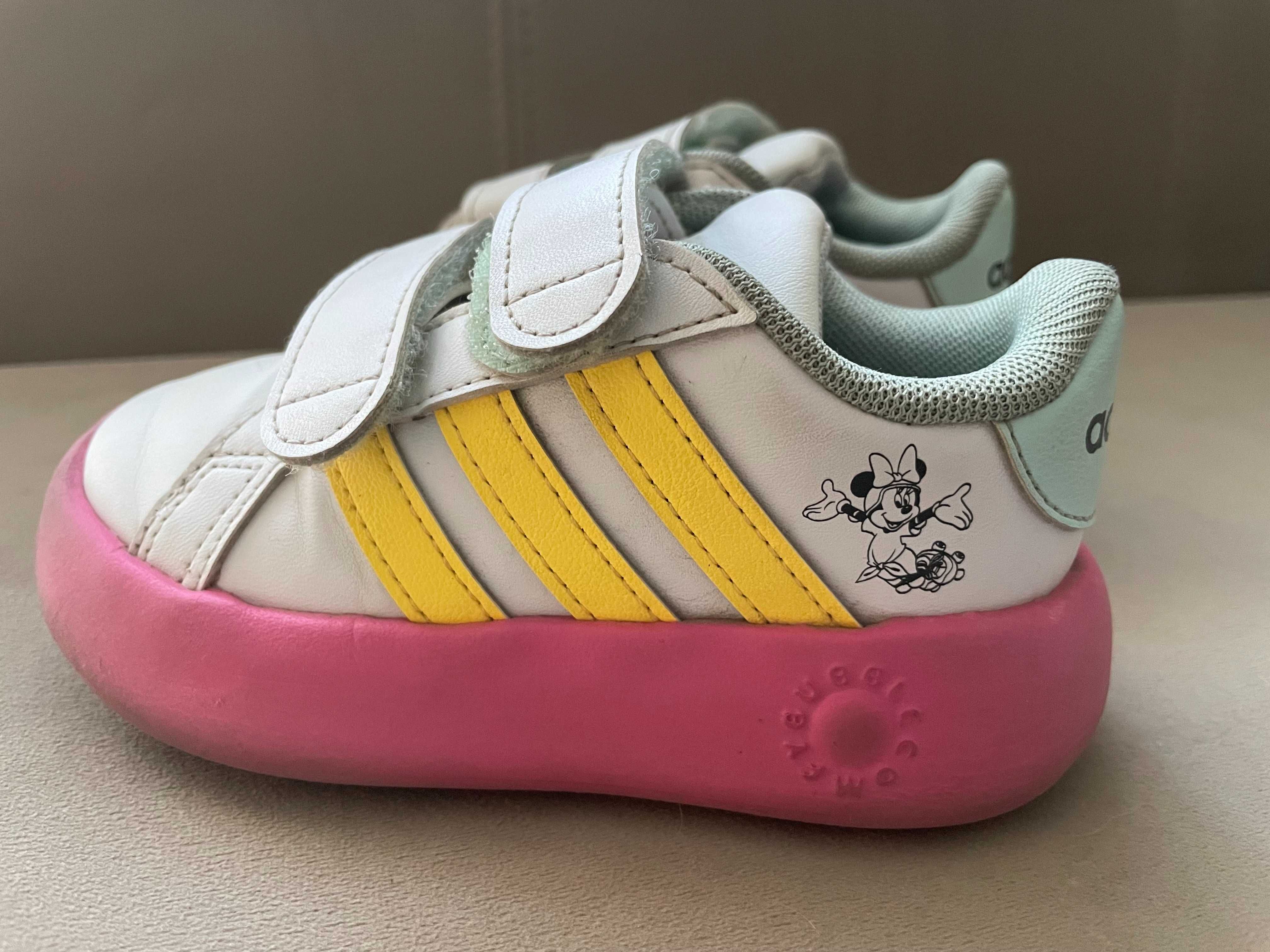 Дитячі кросівки для дівчинки Adidas