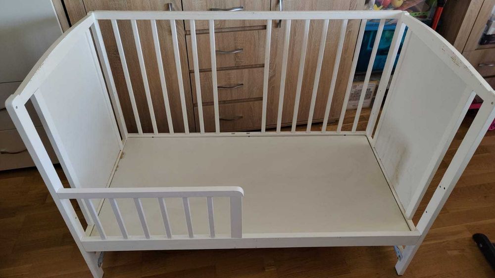 Łóżeczko dziecięce białe