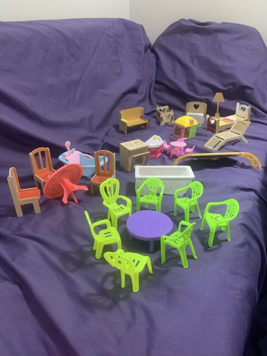 Меблі для лялькового будиночка