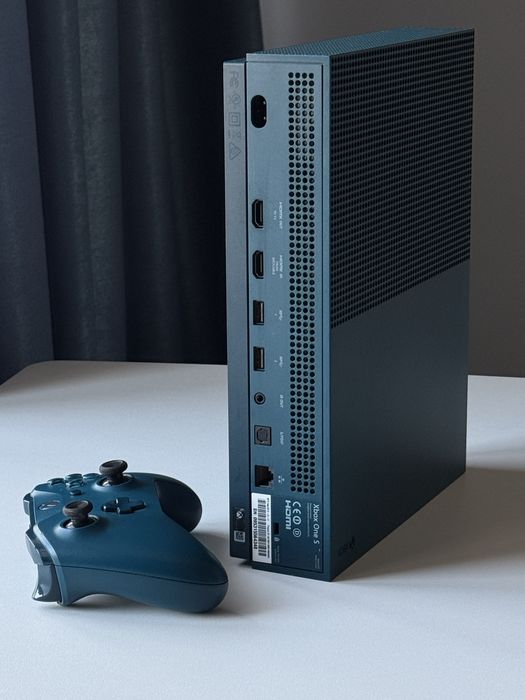 Xbox One S + 1 джойстик