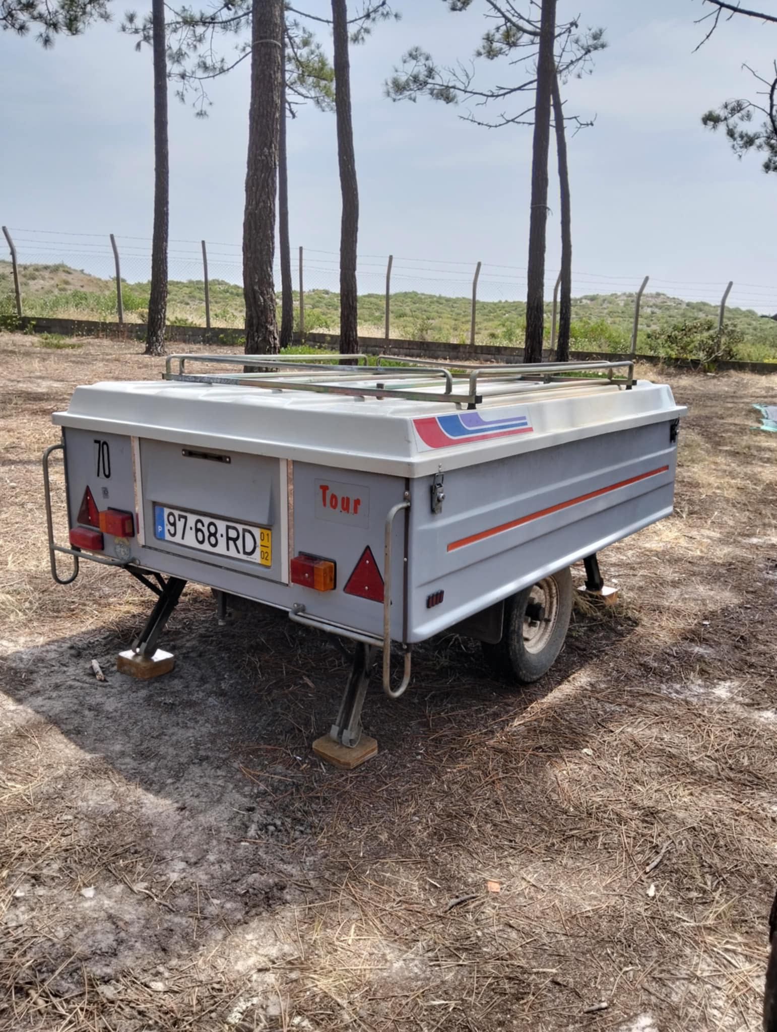 Auto tenda com 2 quartos
