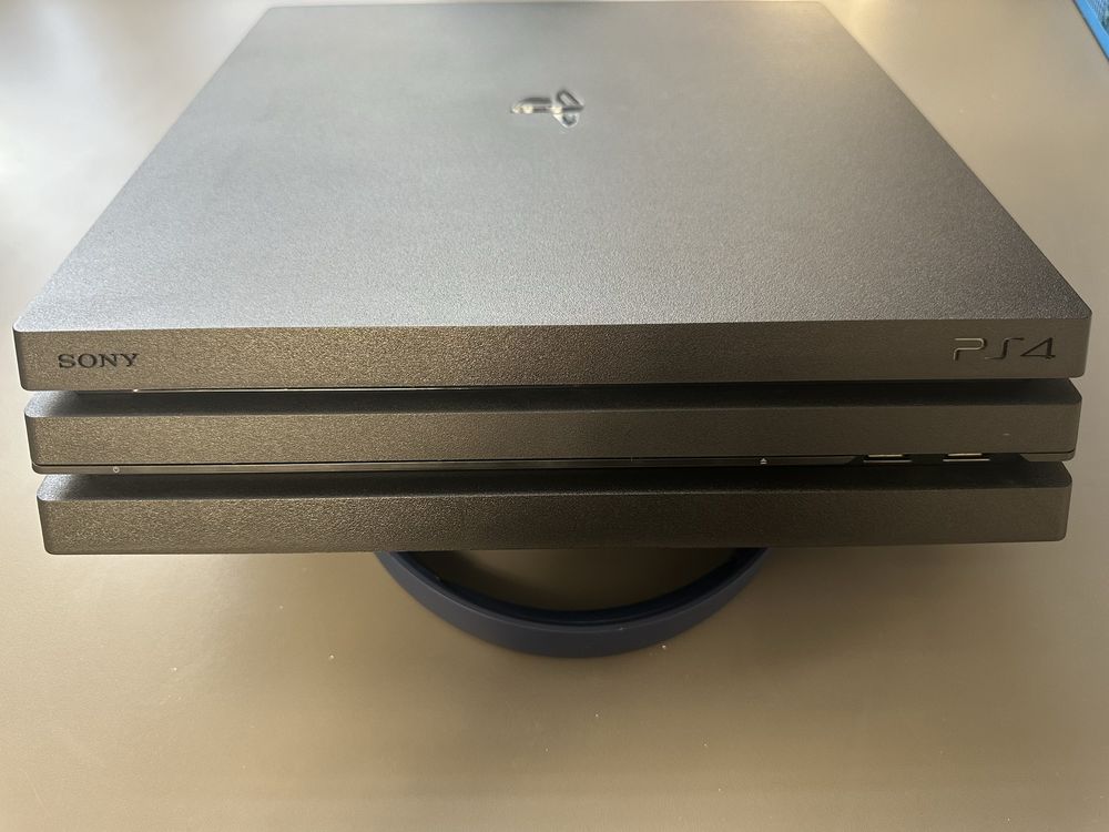 Sony PlayStation 4Pro 1Tb + 2 dualshock v2