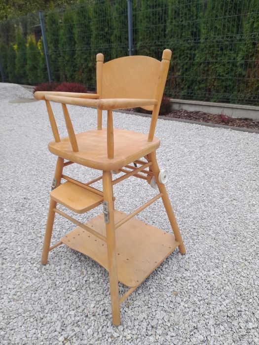 Vintage drewniane krzesło do karmienia mlodszego i starszego drewniane