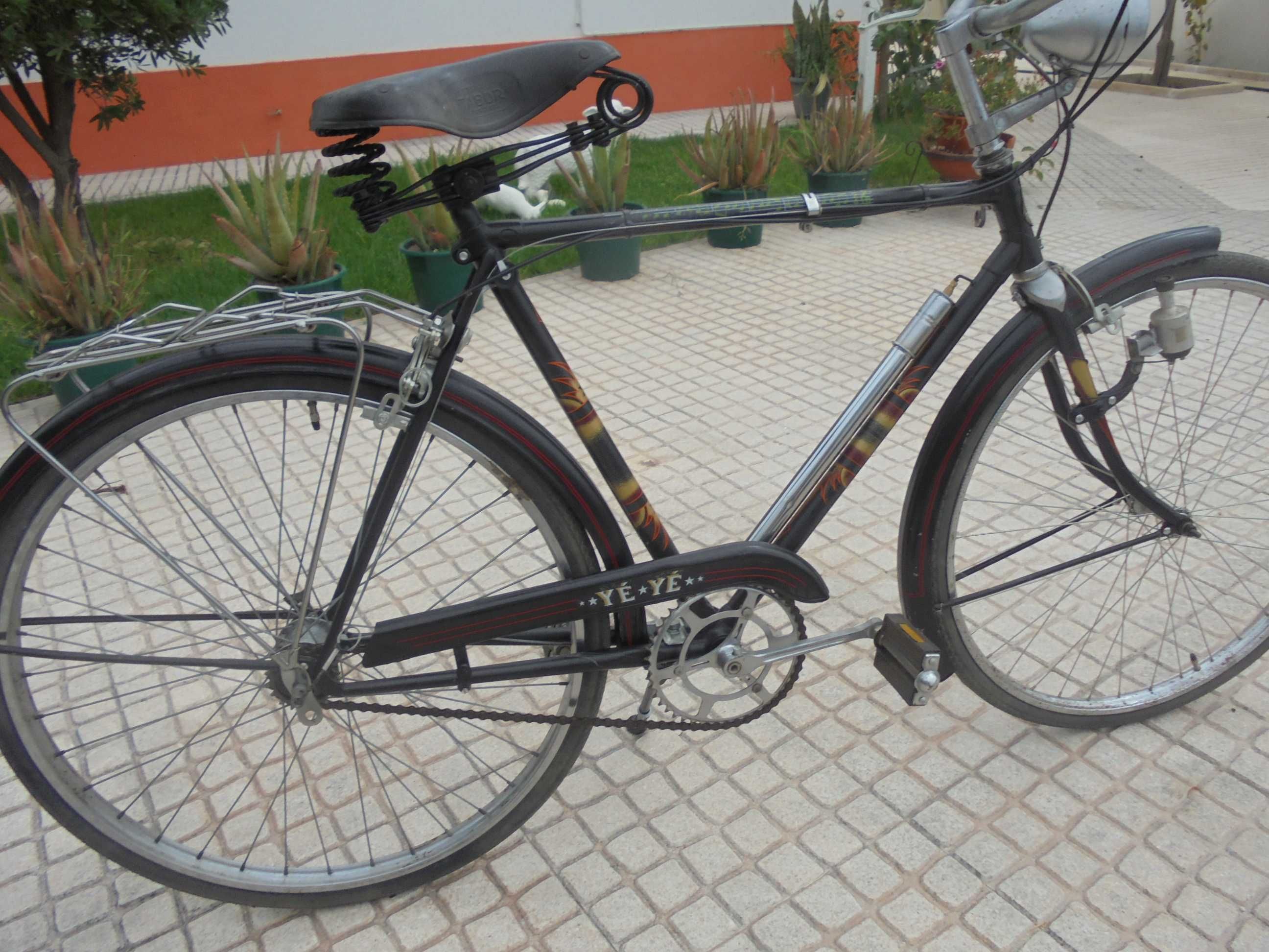 Bicicleta pasteleira com travão de alavanca