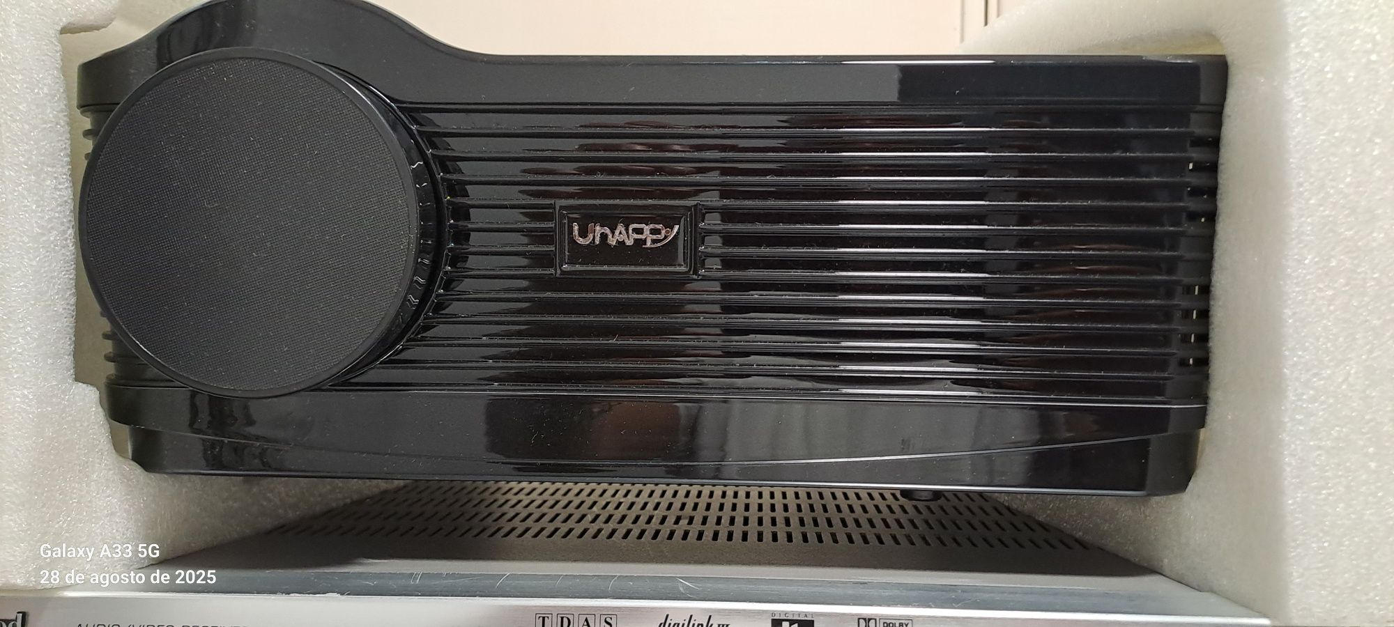 Projetor da marca unappy ler novo com comando dos e cabo
