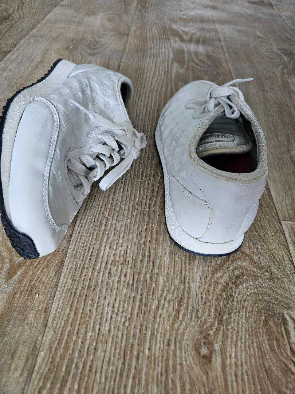 кросівки elless білі