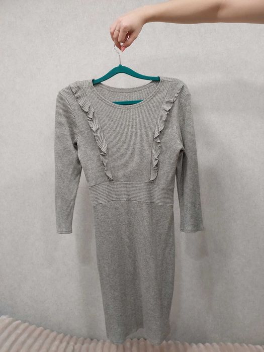 Сукня тепла сіра по фігурі