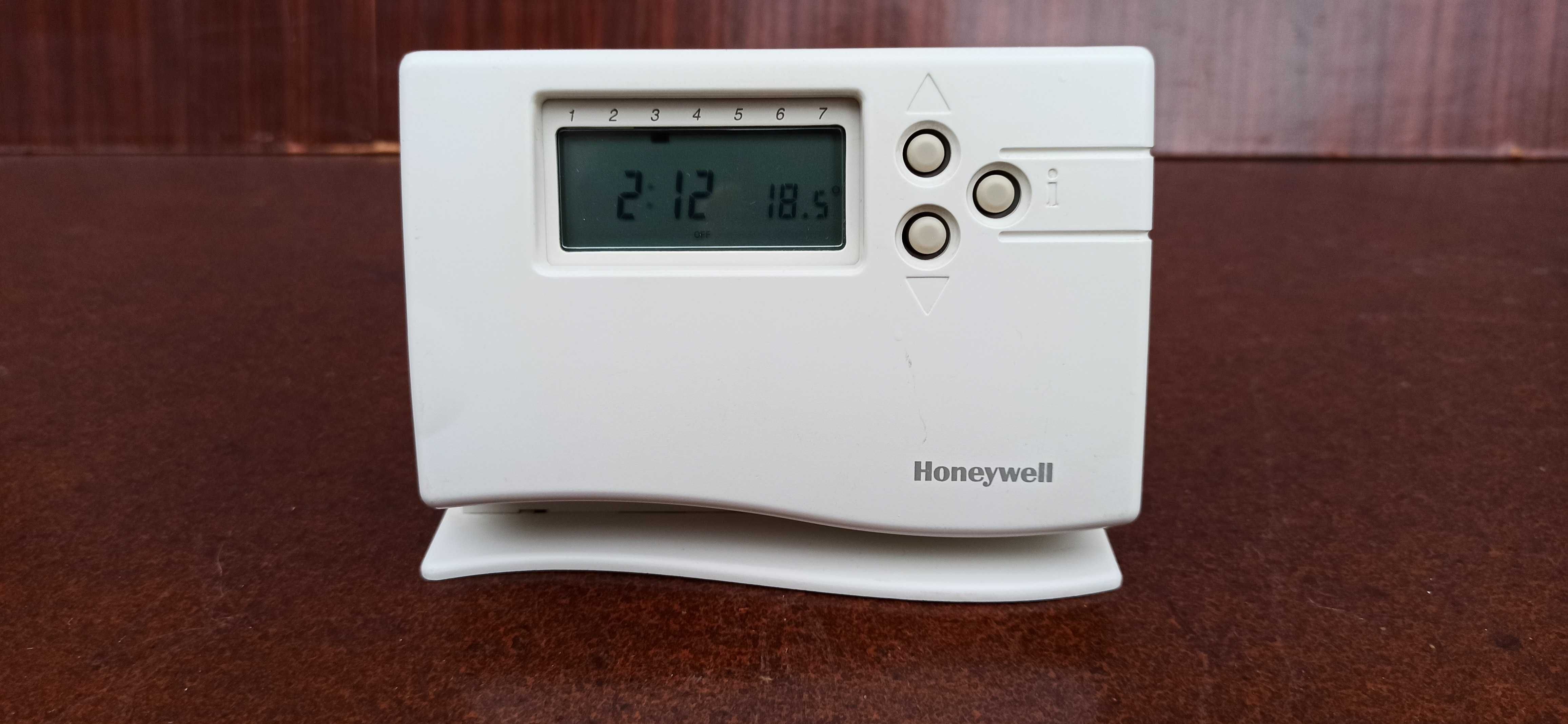 Программируемый комнатный термостат Honeywell CM67/NG, многозонный 7дн