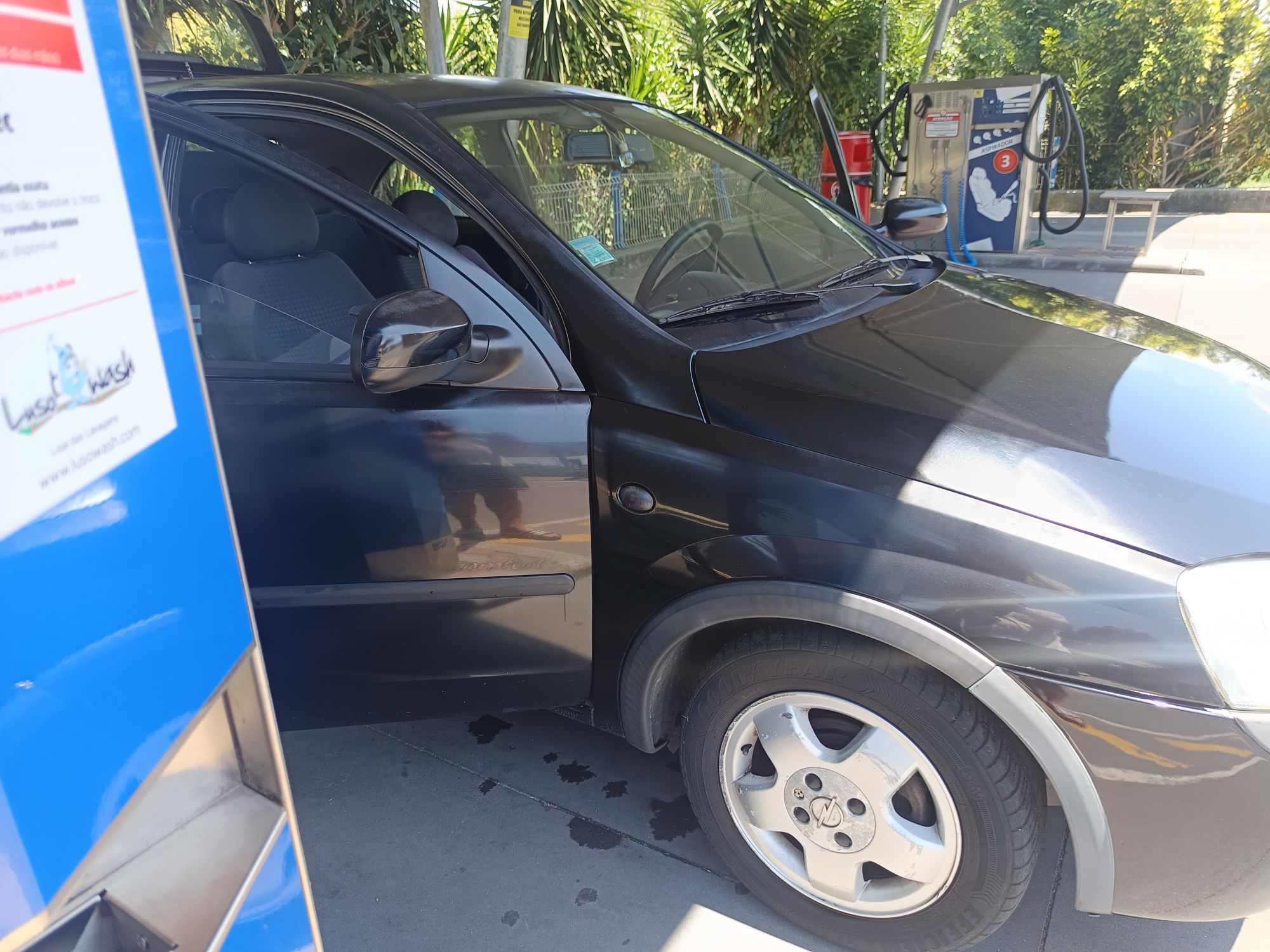 Troco por carro maior do mesmo ano pelo menos 2003