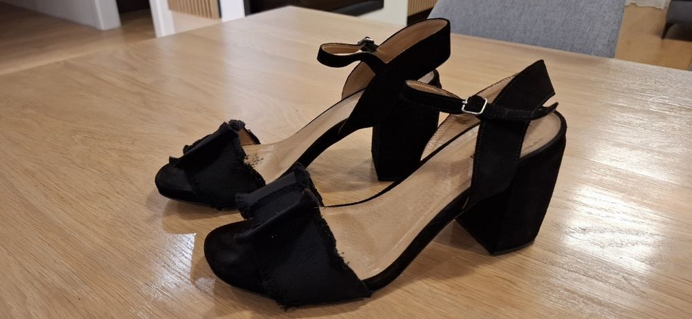 Czarne sandały na obcasie rozmiar 40 Gino Rossi