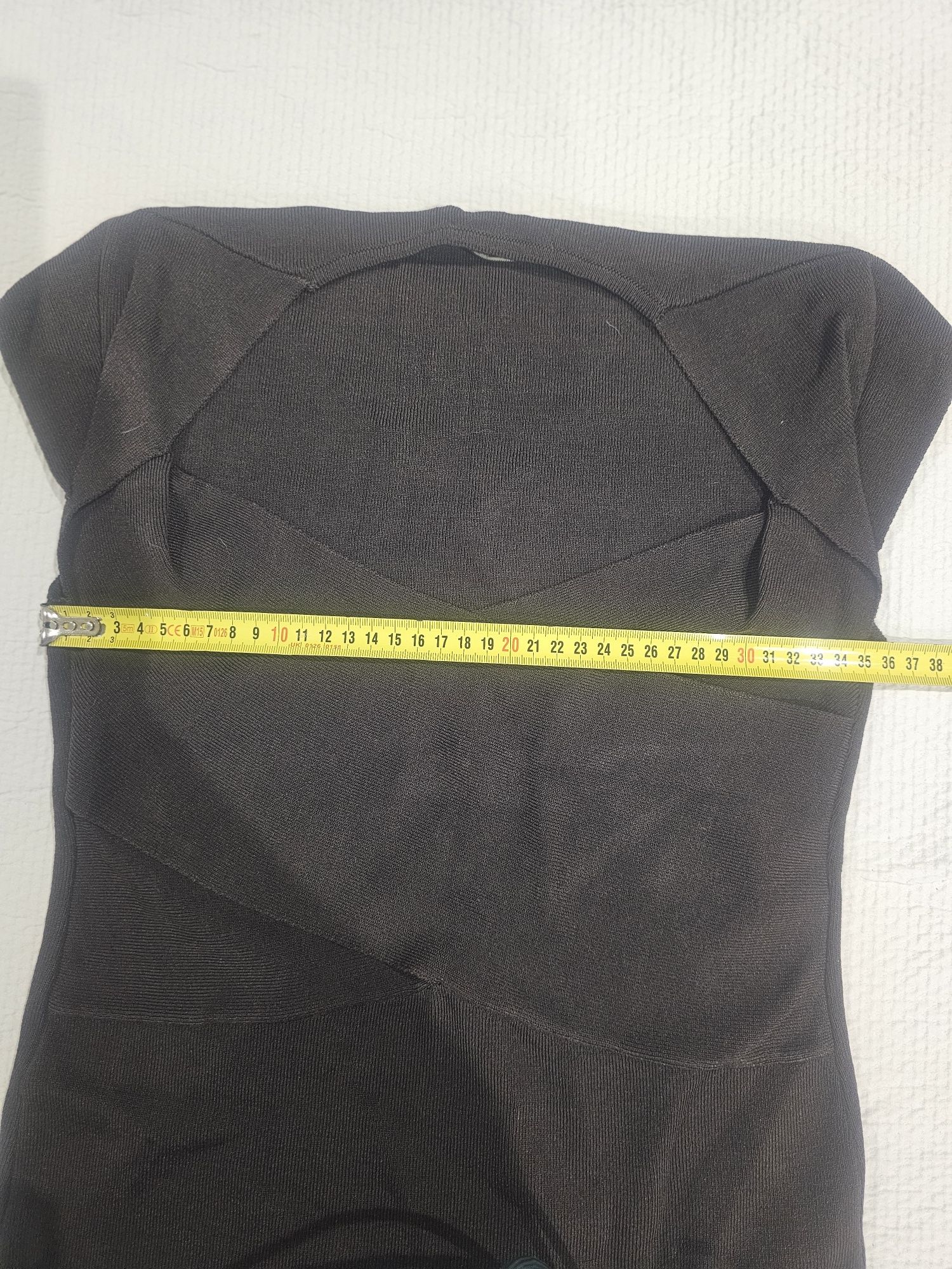 Camisola sem mangas decote bico