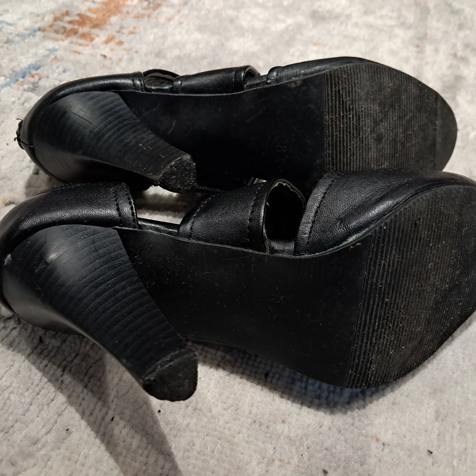 Buty damskie na obcasie czarne roz 38