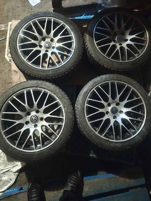 Диски Акура+ гума зима R17 215/45  5*114*3