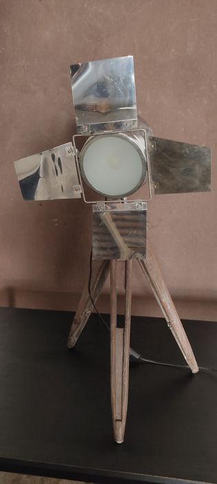 Candeeiro estilo Hollywood