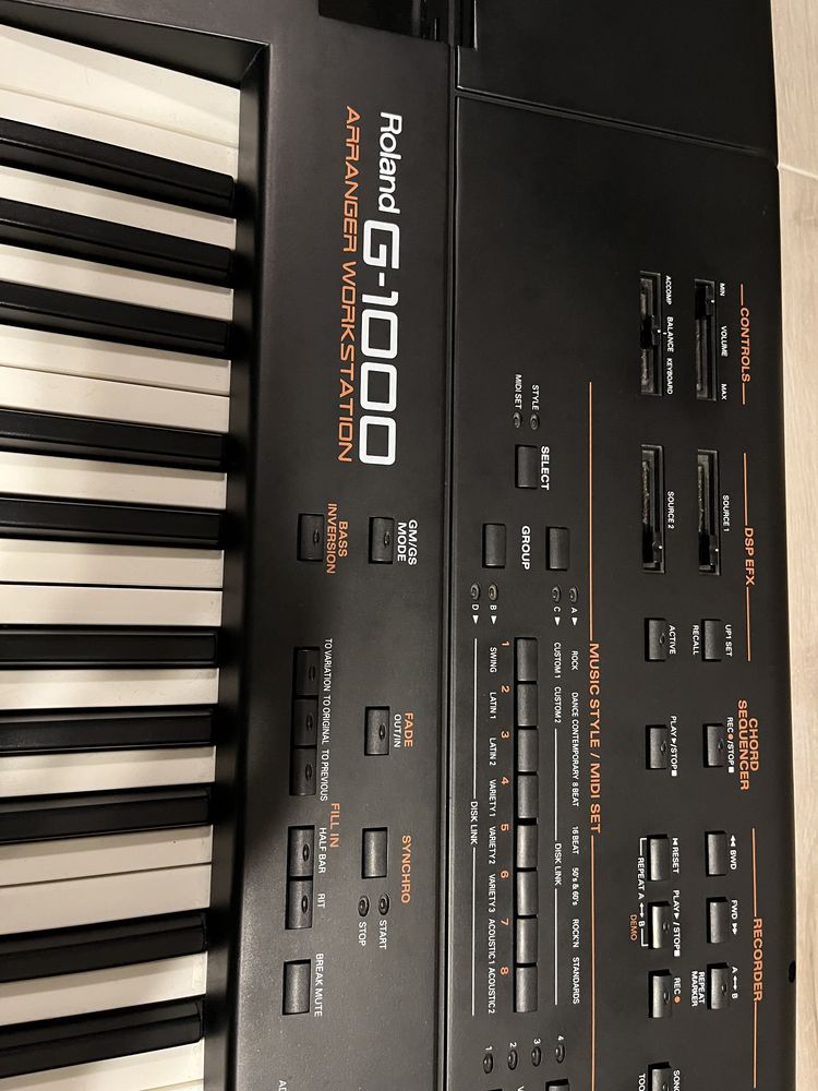 Roland G 1000 Keyboard Workstation