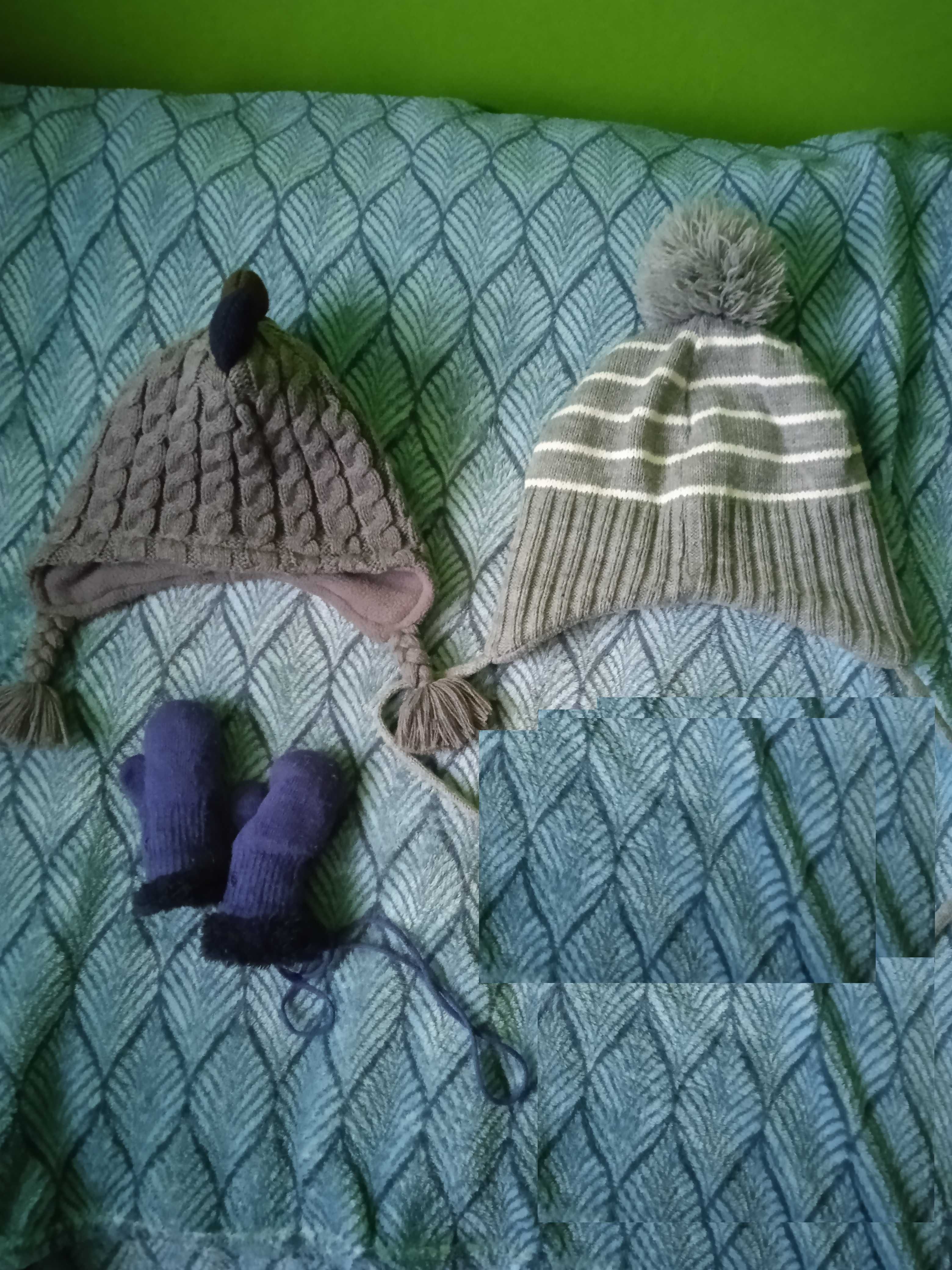 zestaw dwie ciepłe czapki na zimę dla chłopca i rękawiczki na sznurku