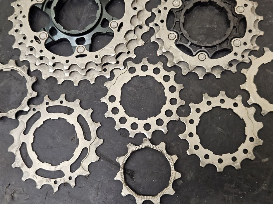 Kaseta shimano ultegra CS R8000  11s w komplecie z lłańcuchem KMC