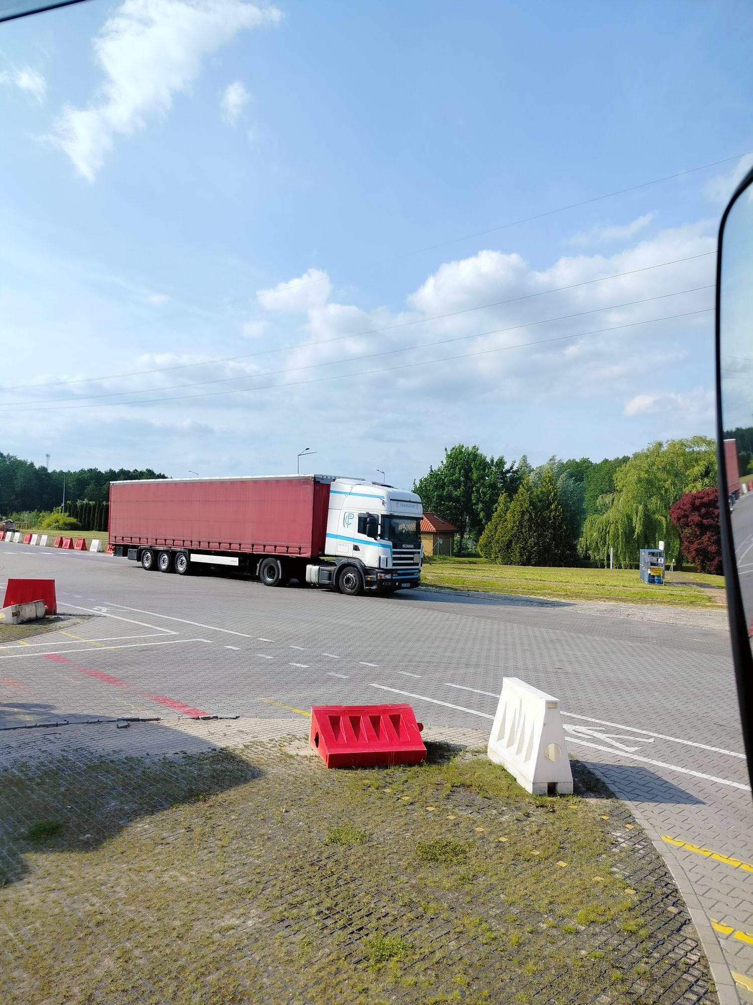 Scania 124L 420  w ciągłym ruchu krajowym