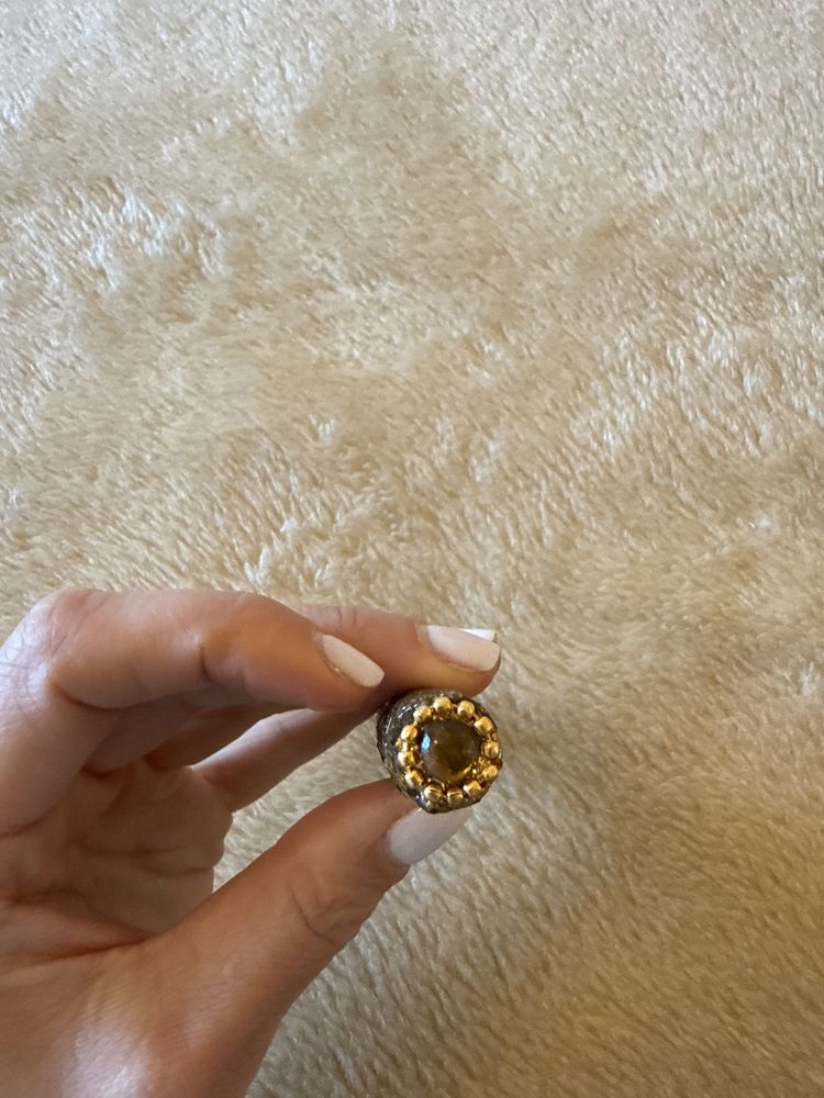 Caneta dourada em missangas