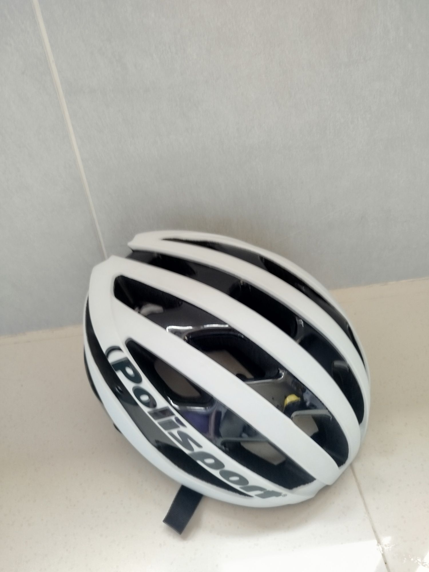 Vendo capacete de ciclismo marca polisport.