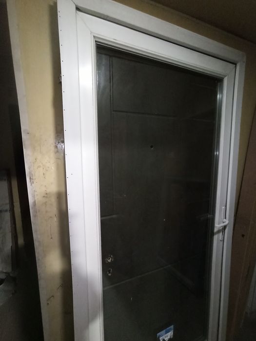 Пластиковые двери