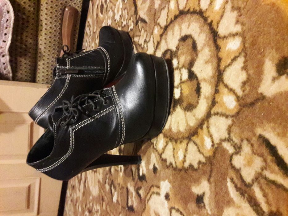 Кожаные ботинки женские