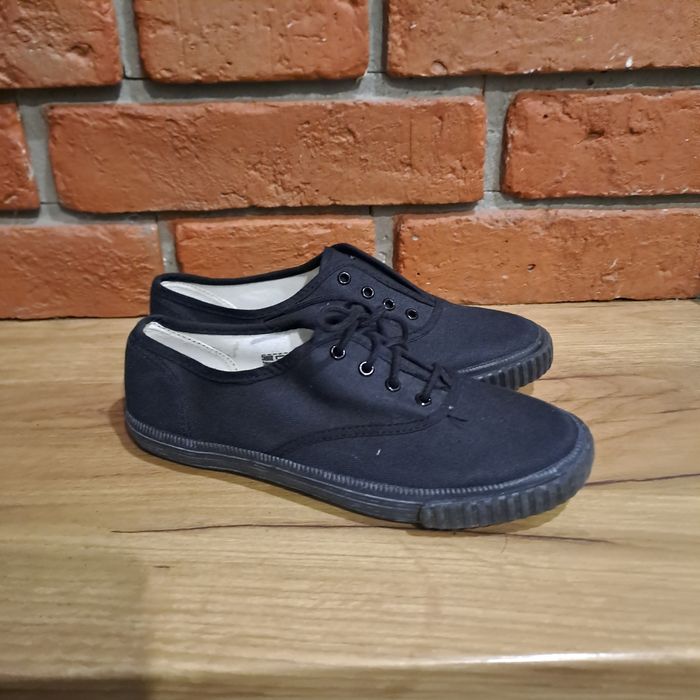 Trampki marki Dek w rozmiarze 35