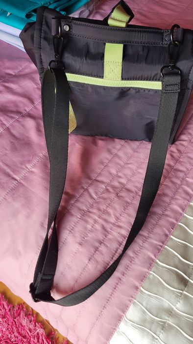 Lancheira de nylon preta