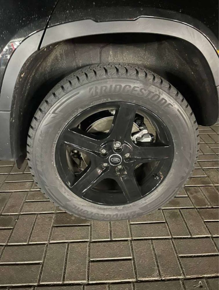 Зимняя резина Bridgestone DM-V3 275/55 R20 на Land Rover Defender