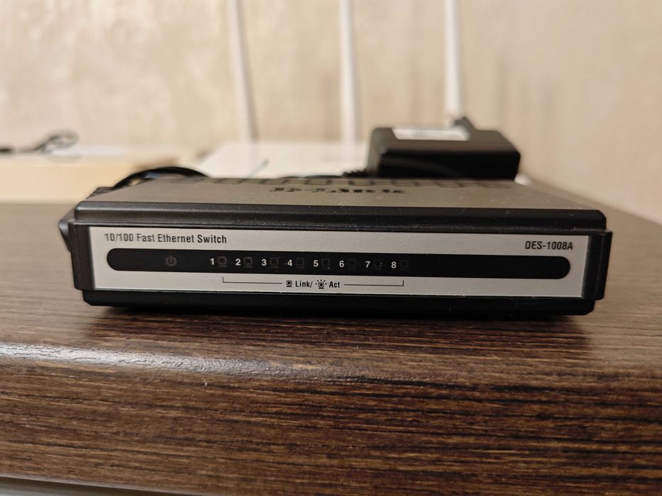 Маршрутизатор Комутатор  TP-Link Tenda